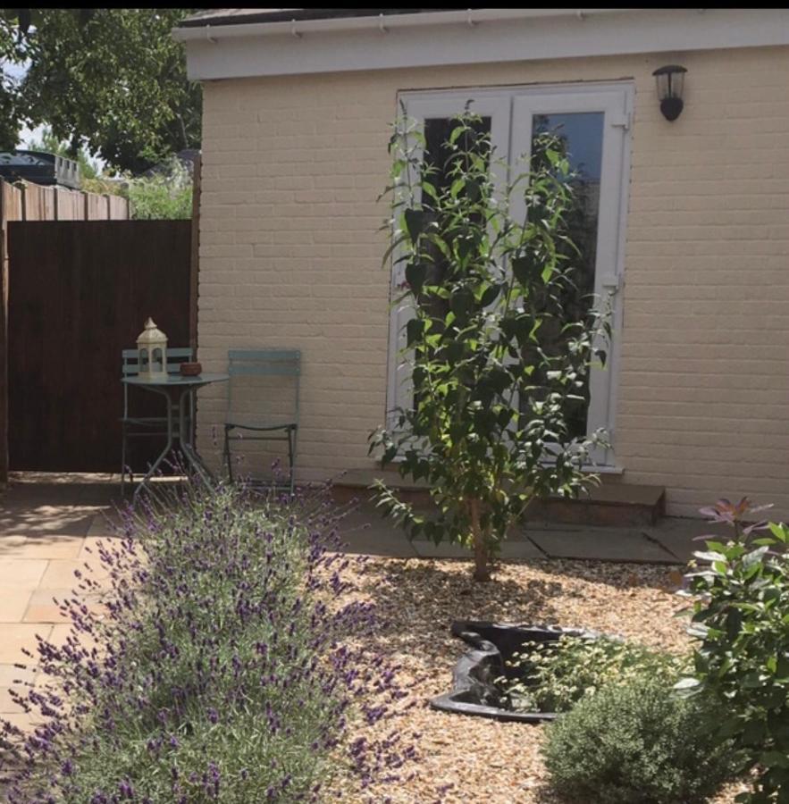 The Annexe At Asbit Lodge Mildenhall Exterior photo
